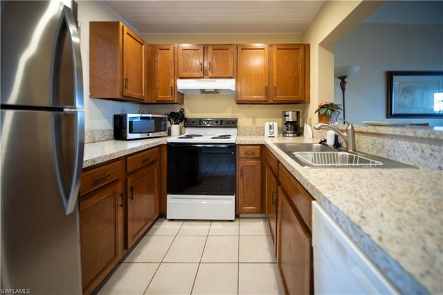 807 River Point DR 304D, Naples, FL 34102