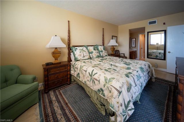 807 River Point DR 304D, Naples, FL 34102