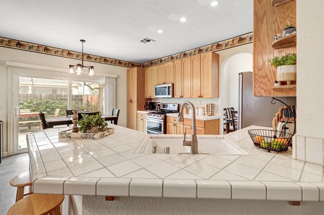 2600 Dinwiddie Way, Elk Grove, CA 95758