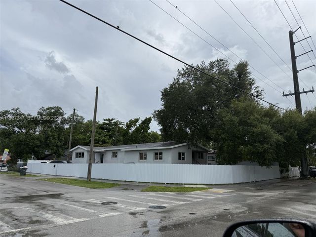 800 NW 67th St 800, Miami, FL 33150