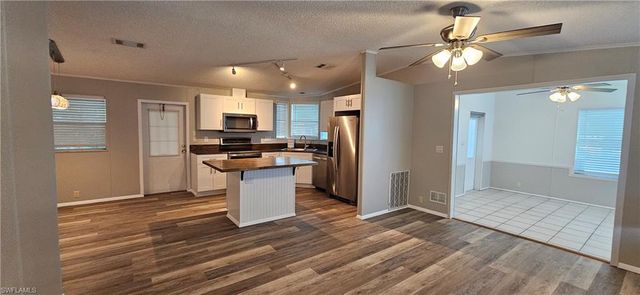 8410 Wagon Wheel CIR, North Fort Myers, FL 33917