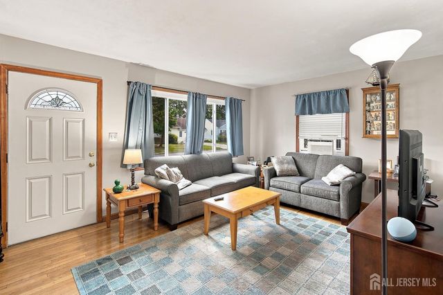 6 Burnham Road, East Brunswick, NJ 08816