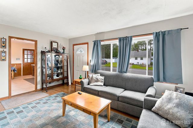 6 Burnham Road, East Brunswick, NJ 08816