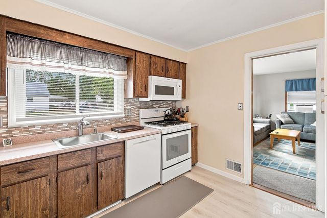 6 Burnham Road, East Brunswick, NJ 08816