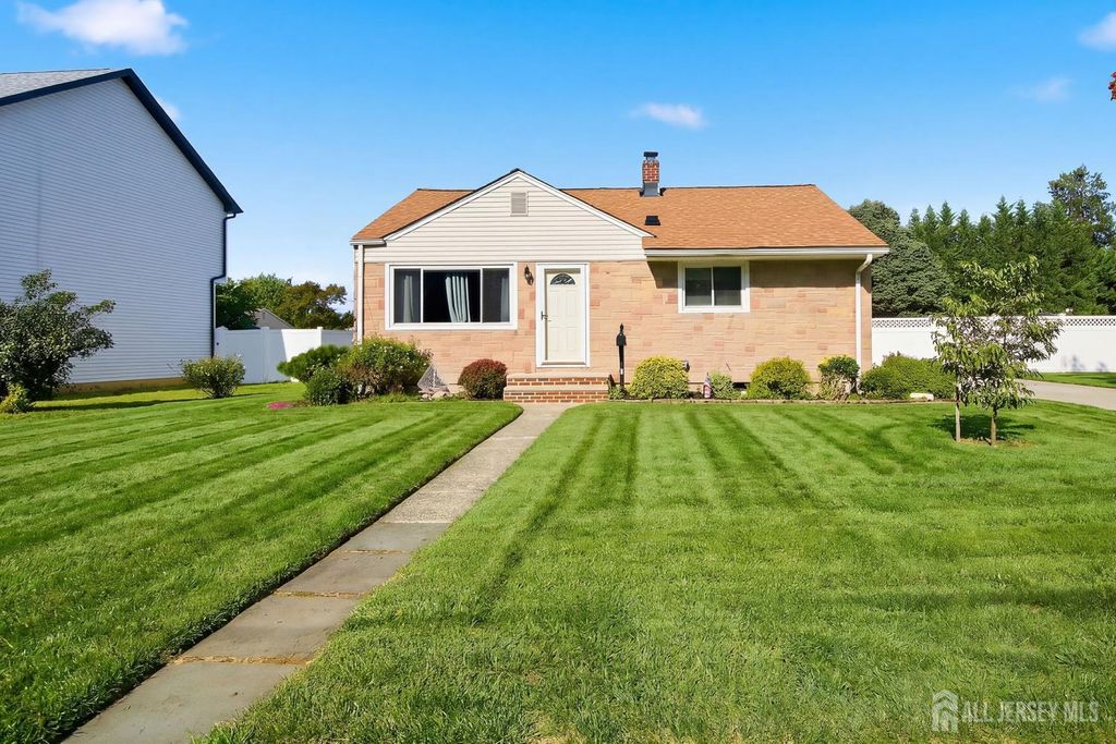 6 Burnham Road, East Brunswick, NJ 08816