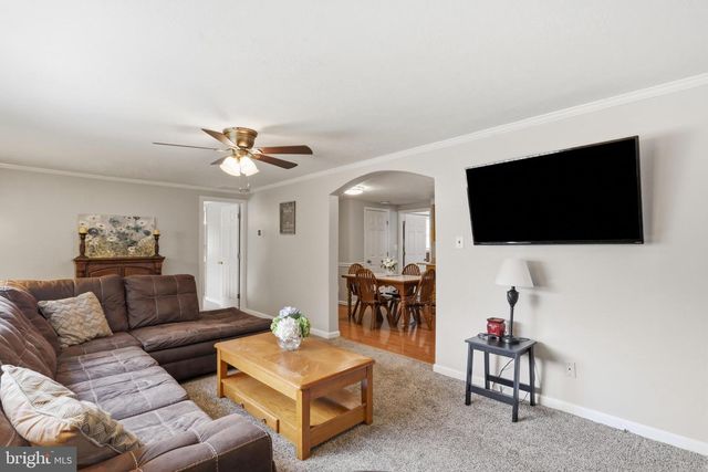 1233 SUMMIT POINT DR, Front Royal, VA 22630