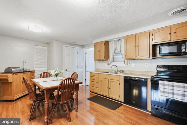 1233 SUMMIT POINT DR, Front Royal, VA 22630