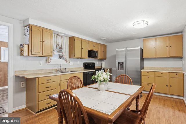 1233 SUMMIT POINT DR, Front Royal, VA 22630