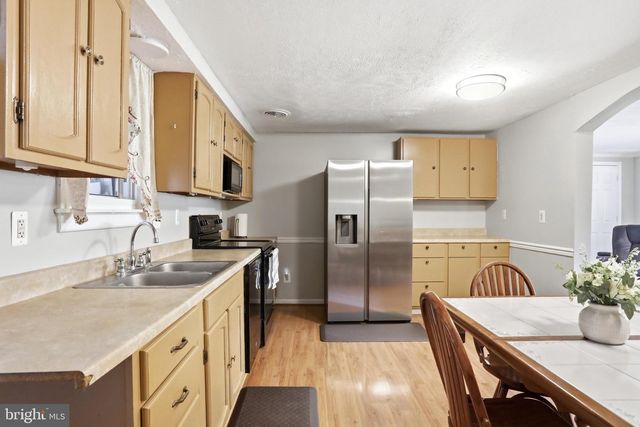 1233 SUMMIT POINT DR, Front Royal, VA 22630