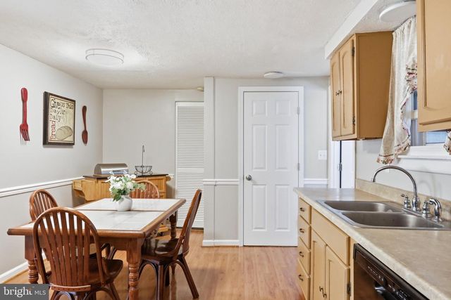 1233 SUMMIT POINT DR, Front Royal, VA 22630