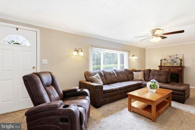 1233 SUMMIT POINT DR, Front Royal, VA 22630