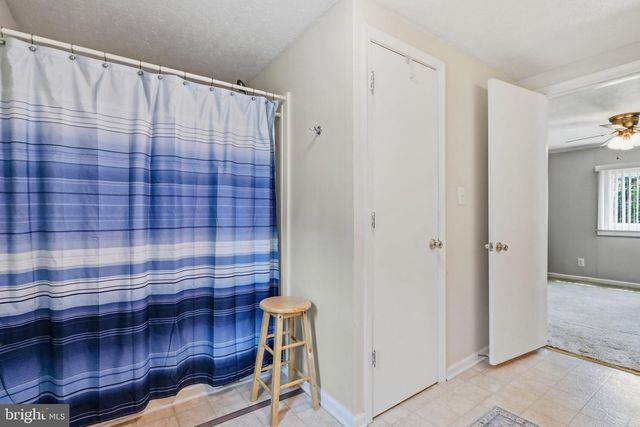 1233 SUMMIT POINT DR, Front Royal, VA 22630