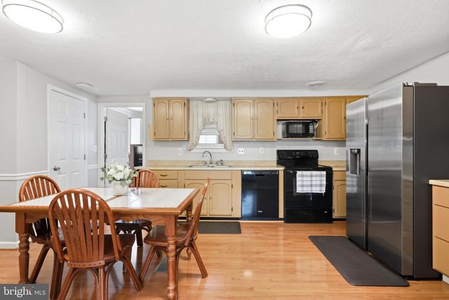 1233 SUMMIT POINT DR, Front Royal, VA 22630