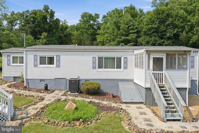 1233 SUMMIT POINT DR, Front Royal, VA 22630