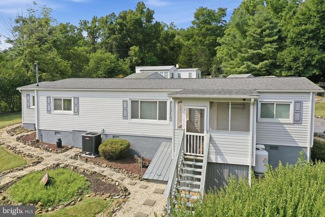 1233 SUMMIT POINT DR, Front Royal, VA 22630