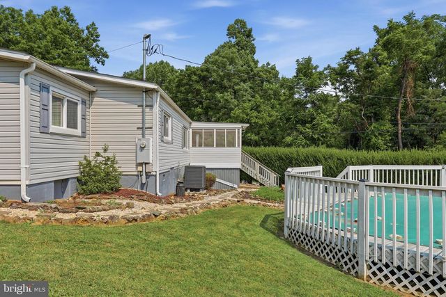 1233 SUMMIT POINT DR, Front Royal, VA 22630