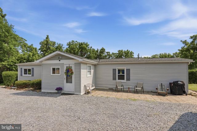1233 SUMMIT POINT DR, Front Royal, VA 22630