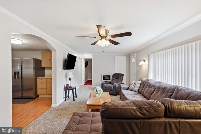 1233 SUMMIT POINT DR, Front Royal, VA 22630