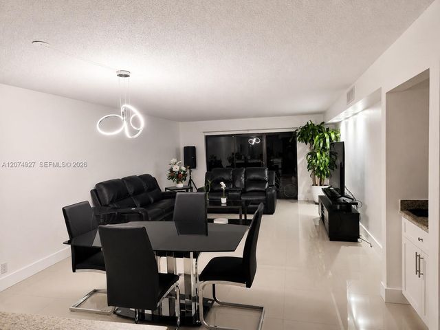 16511 Blatt Boulevard 103, Weston, FL 33326