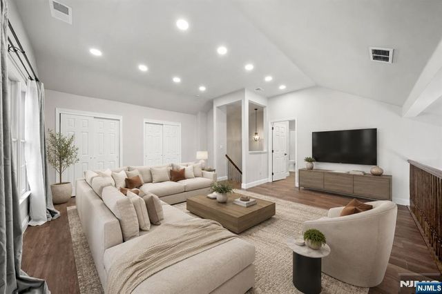 25 Woods Edge Road 25, Old Tappan, NJ 07675