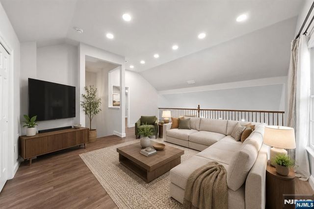 25 Woods Edge Road 25, Old Tappan, NJ 07675