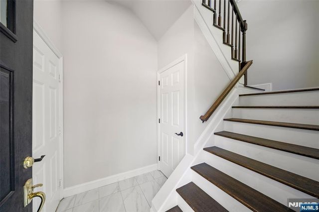 25 Woods Edge Road 25, Old Tappan, NJ 07675