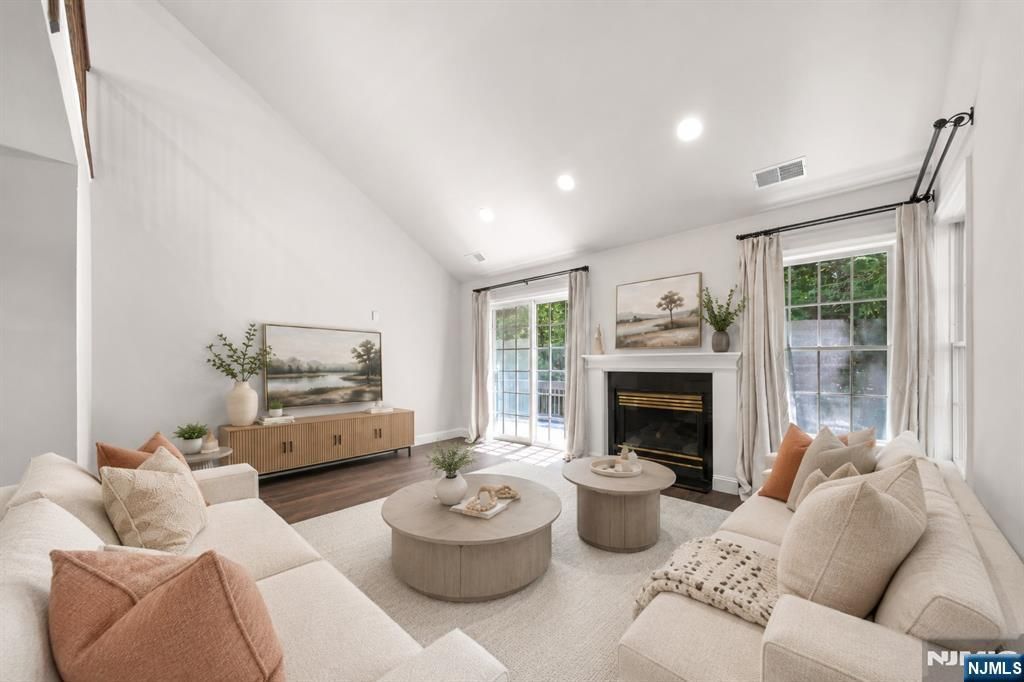 25 Woods Edge Road 25, Old Tappan, NJ 07675