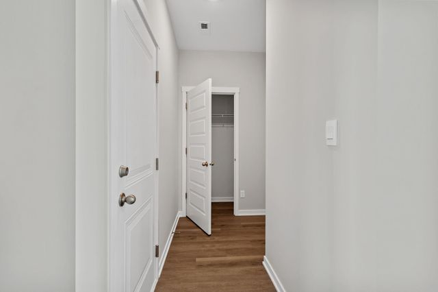 39 Maximillian Drive, Hobart, IN 46342