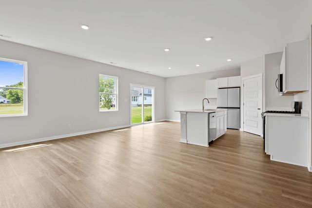 39 Maximillian Drive, Hobart, IN 46342