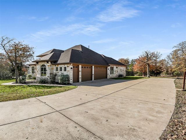121 Wagon Gap CT, Bastrop, TX 78602