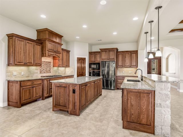 121 Wagon Gap CT, Bastrop, TX 78602