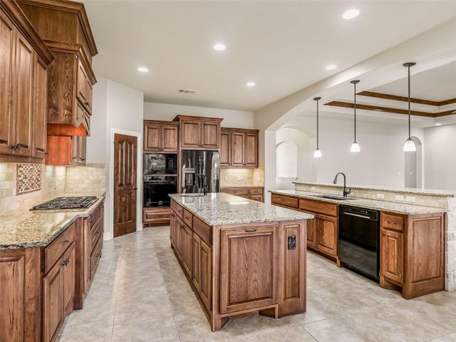 121 Wagon Gap CT, Bastrop, TX 78602