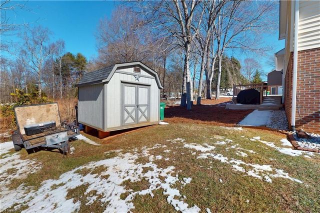 713 Old Barn Circle, Pilot Mountain, NC 27041