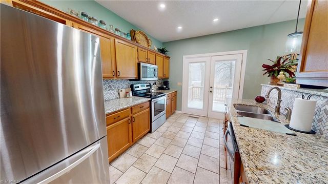 713 Old Barn Circle, Pilot Mountain, NC 27041