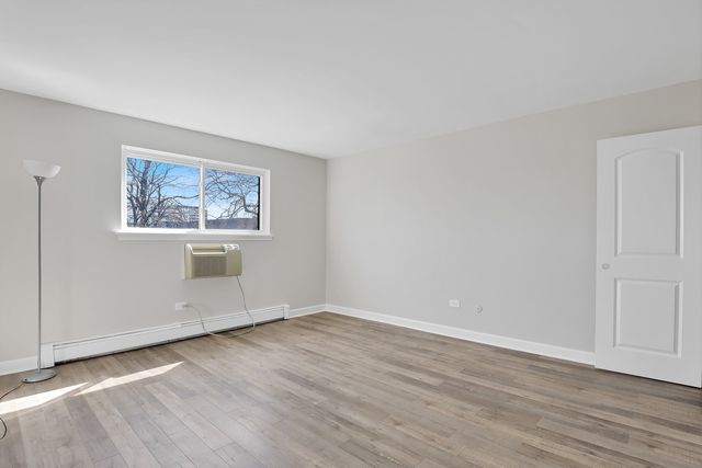 8970 N Parkside Avenue 418, Des Plaines, IL 60016