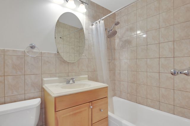 8970 N Parkside Avenue 418, Des Plaines, IL 60016