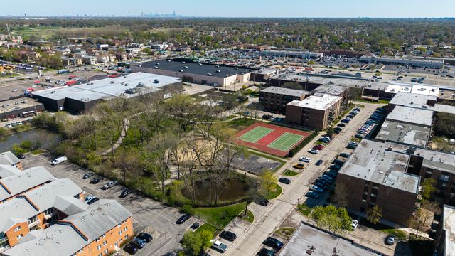8970 N Parkside Avenue 418, Des Plaines, IL 60016