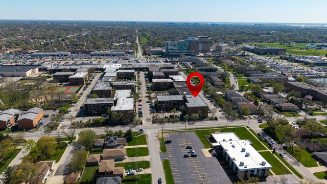 8970 N Parkside Avenue 418, Des Plaines, IL 60016