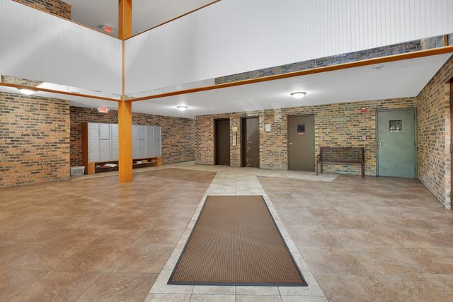 8970 N Parkside Avenue 418, Des Plaines, IL 60016