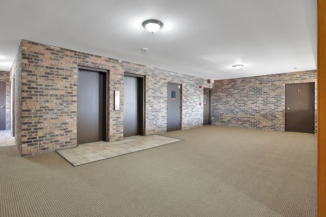 8970 N Parkside Avenue 418, Des Plaines, IL 60016