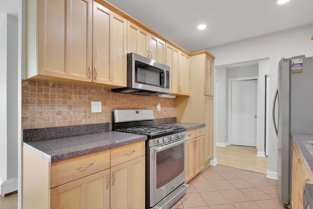 8970 N Parkside Avenue 418, Des Plaines, IL 60016