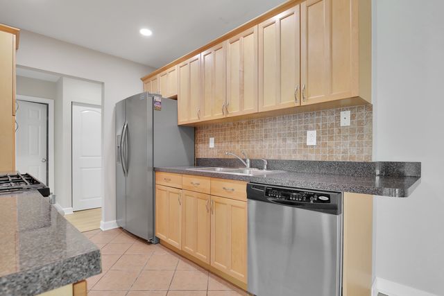 8970 N Parkside Avenue 418, Des Plaines, IL 60016