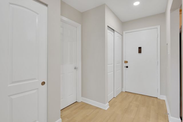 8970 N Parkside Avenue 418, Des Plaines, IL 60016