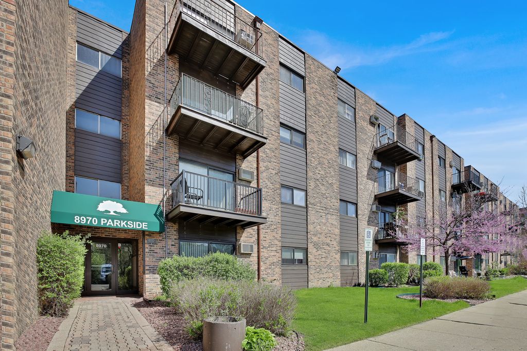 8970 N Parkside Avenue 418, Des Plaines, IL 60016