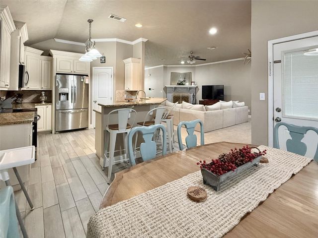 635 Windmill Way, Vidor, TX 77662