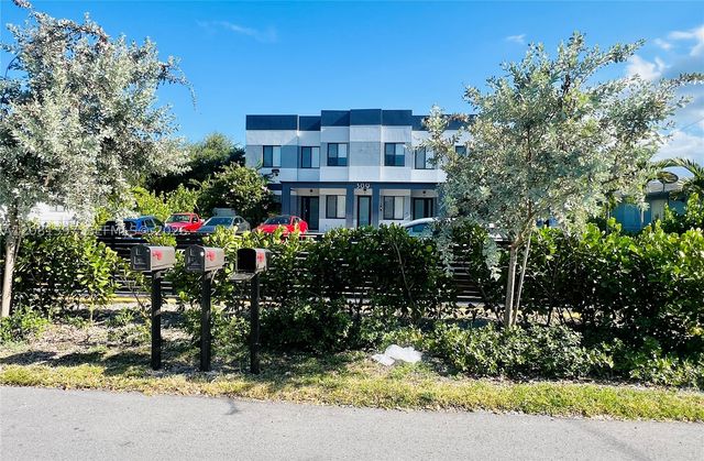 309 NW 7th Ct 1, Hallandale Beach, FL 33009
