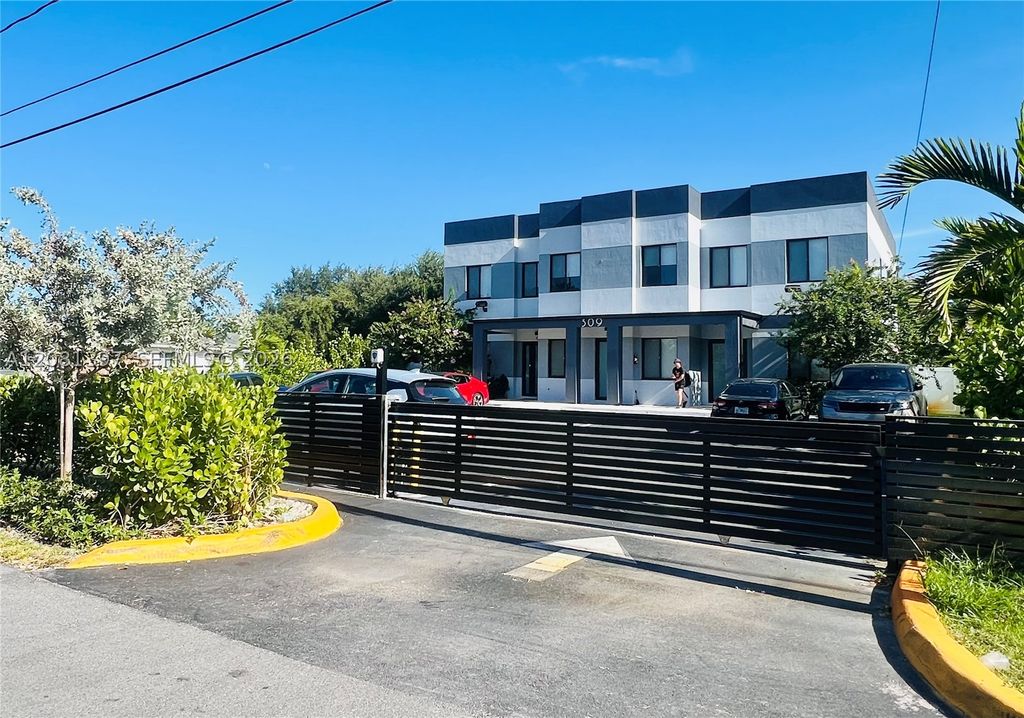 309 NW 7th Ct 1, Hallandale Beach, FL 33009