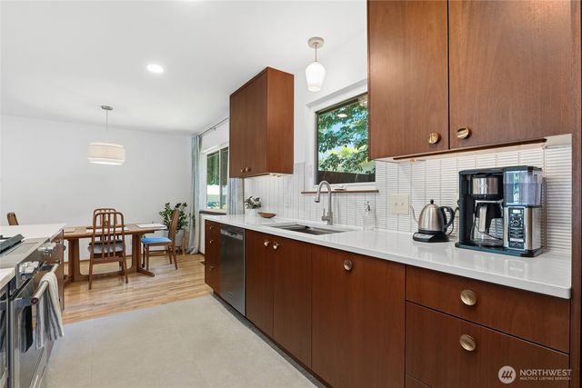 3902 222nd Street SW, Mountlake Terrace, WA 98043