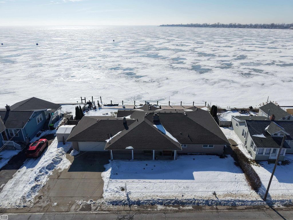 32680 S River Road, Harrison Twp, MI 48045