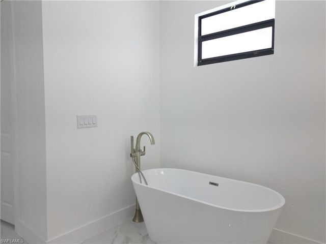 811 Dartmouth CT, Lehigh Acres, FL 33974